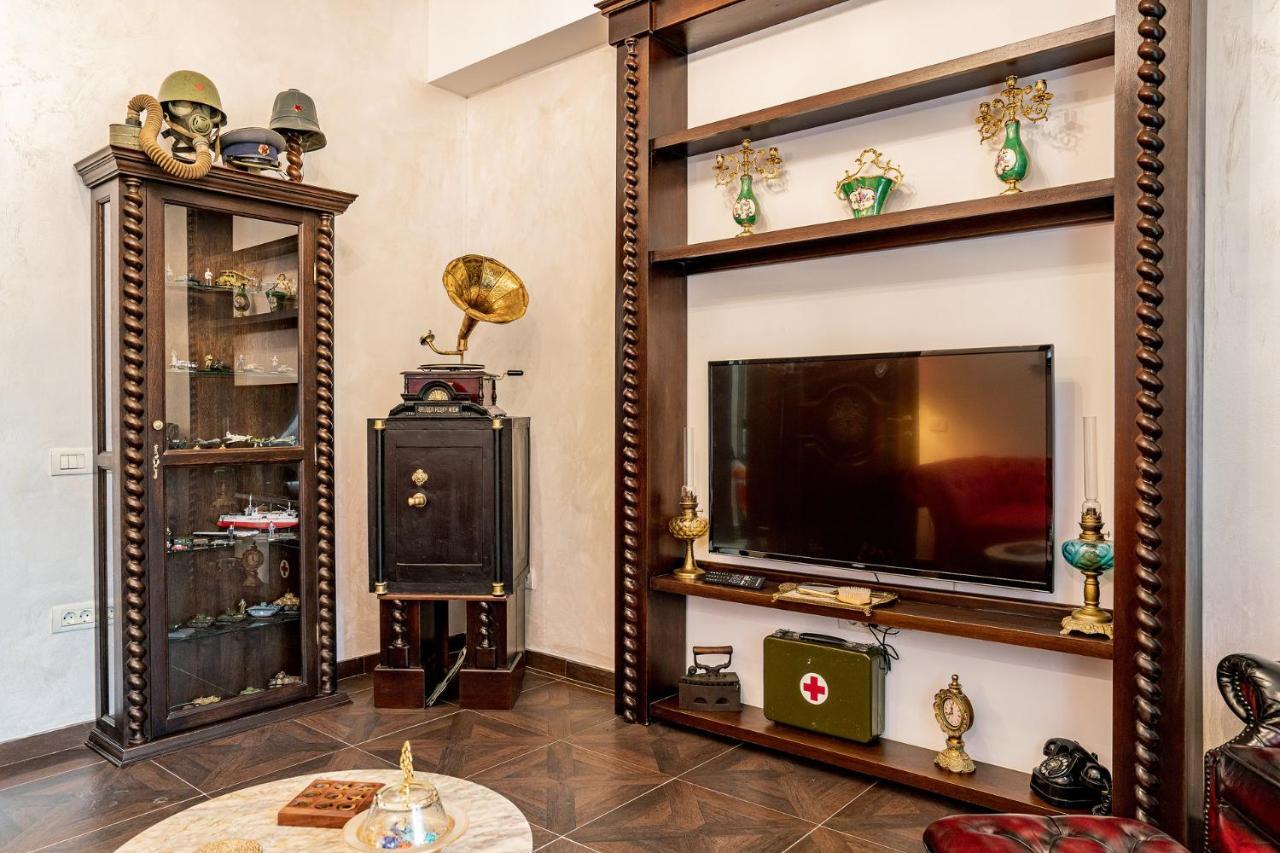 Private Museum Apartment With Antique Decor Bukareszt Zewnętrze zdjęcie