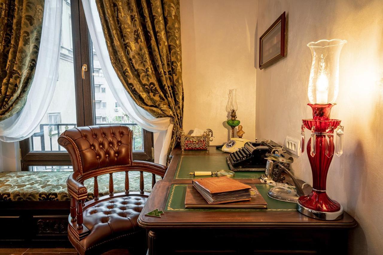 Private Museum Apartment With Antique Decor Bukareszt Zewnętrze zdjęcie