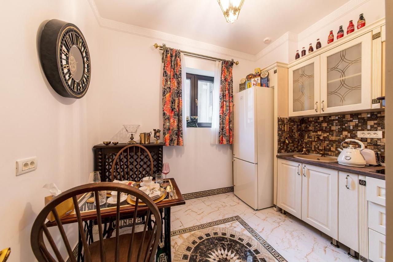 Private Museum Apartment With Antique Decor Bukareszt Zewnętrze zdjęcie