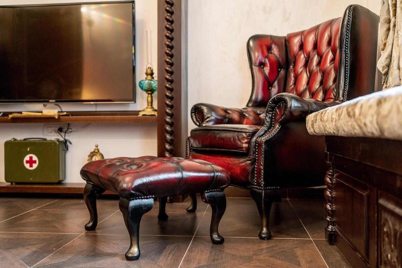 Private Museum Apartment With Antique Decor Bukareszt Zewnętrze zdjęcie