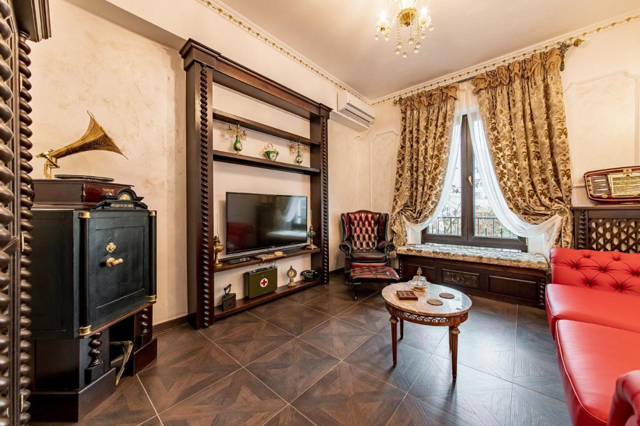 Private Museum Apartment With Antique Decor Bukareszt Zewnętrze zdjęcie