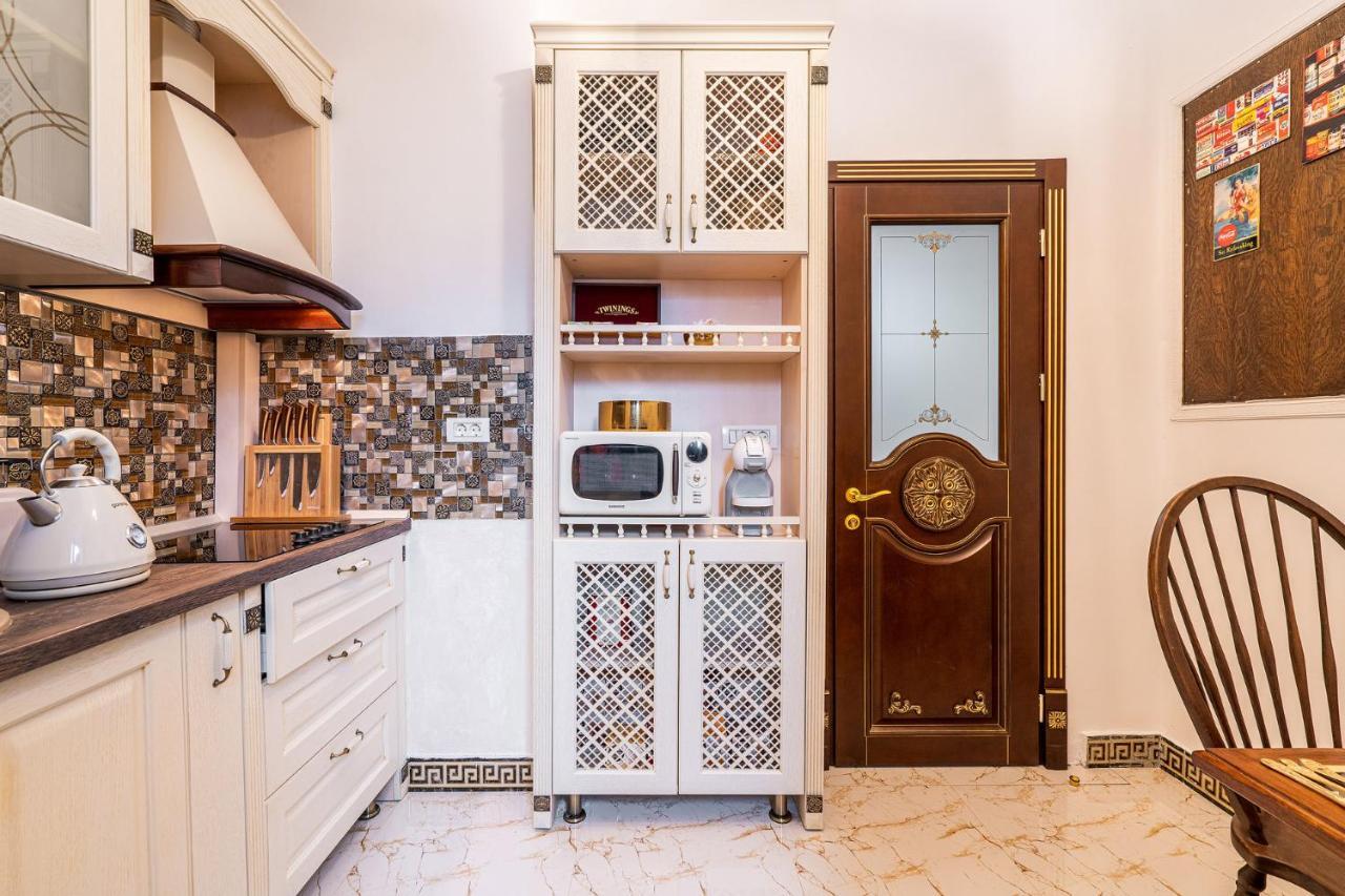 Private Museum Apartment With Antique Decor Bukareszt Zewnętrze zdjęcie