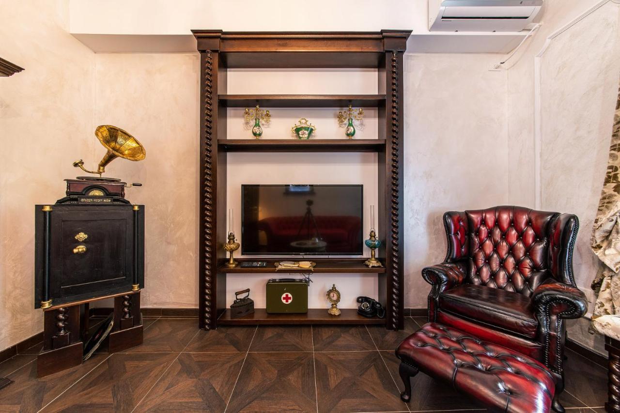 Private Museum Apartment With Antique Decor Bukareszt Zewnętrze zdjęcie