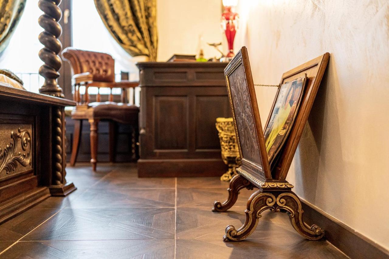Private Museum Apartment With Antique Decor Bukareszt Zewnętrze zdjęcie