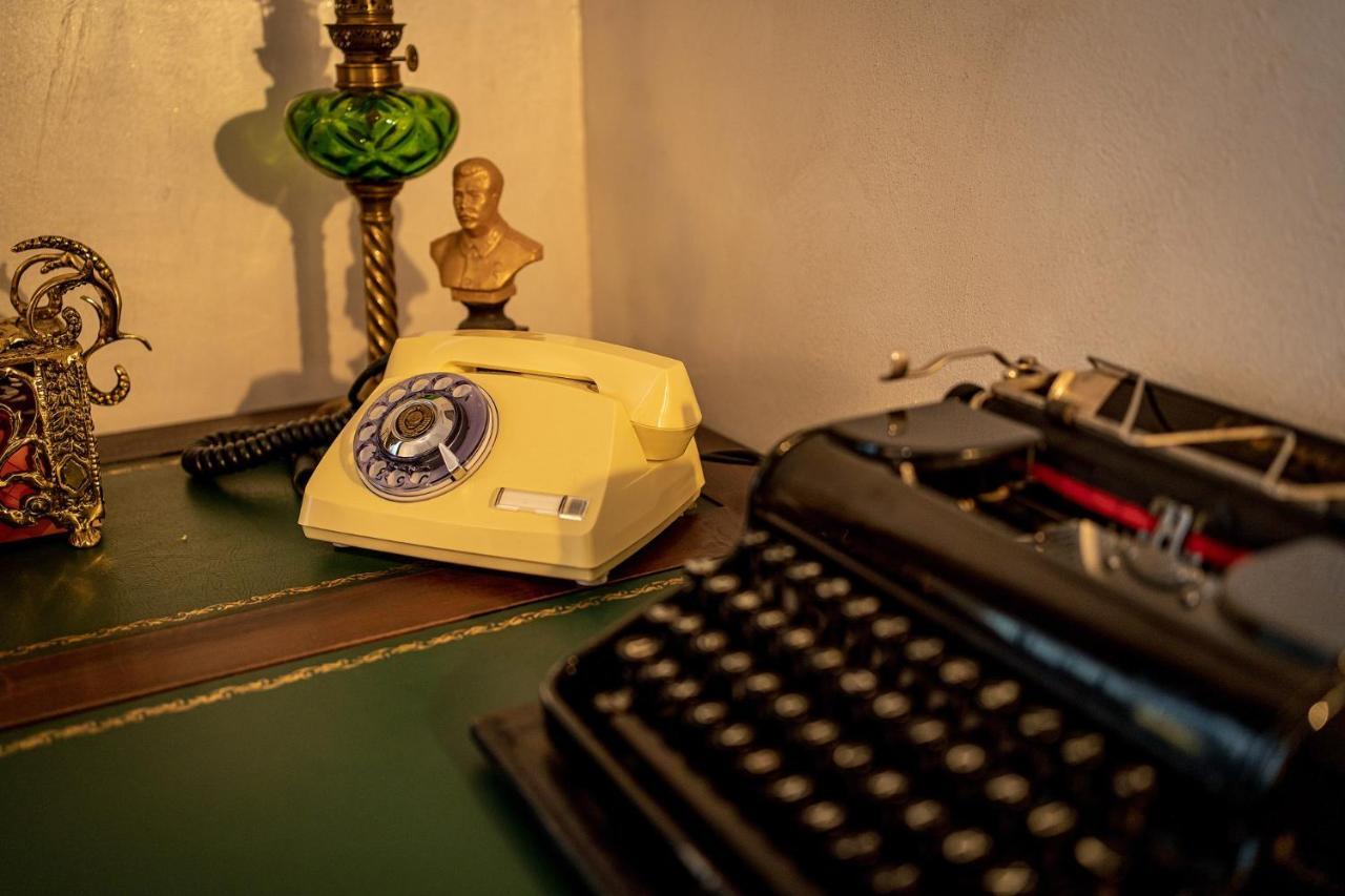 Private Museum Apartment With Antique Decor Bukareszt Zewnętrze zdjęcie